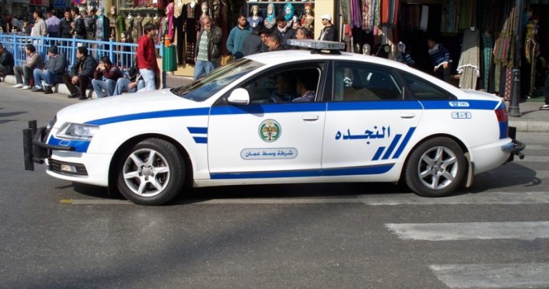هذا ما قدمه رجال الشرطة للسائقين في الأردن !